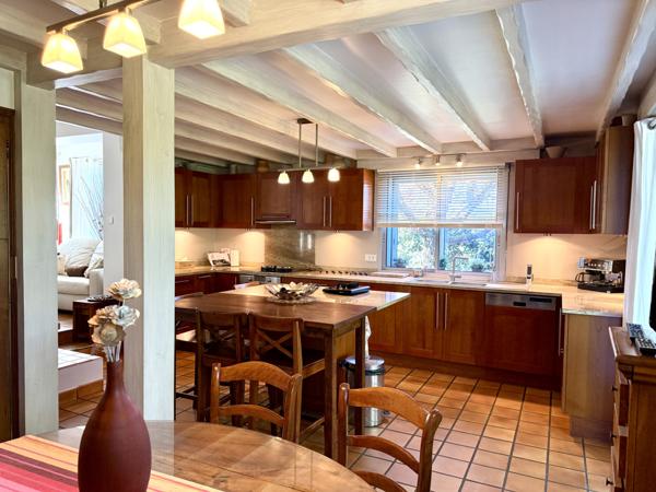 Maison 10 pièce(s) 6 chambre(s) 205 m²