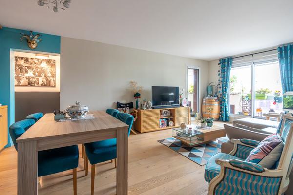 FAMILIAL RARE AVEC EXTÉRIEURS TERRASSE & BALCON