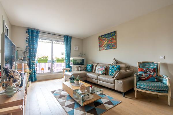 FAMILIAL RARE AVEC EXTÉRIEURS TERRASSE & BALCON