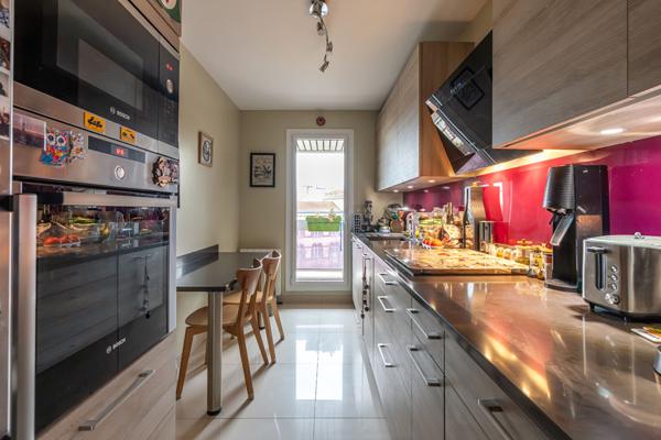 FAMILIAL RARE AVEC EXTÉRIEURS TERRASSE & BALCON