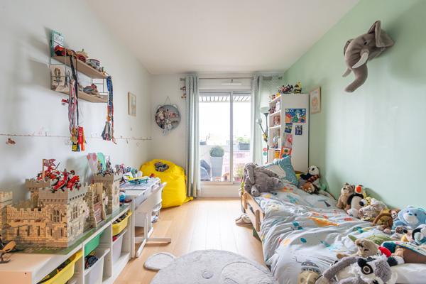 FAMILIAL RARE AVEC EXTÉRIEURS TERRASSE & BALCON