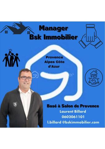 🏡 Centre historique de Saint-Gilles (Gard) – Maison de village T3 – 63 m²

À vendre, charmante maison de village de type 3, idéalement située dans le centre historique de Saint-Gilles-du-Gard, au calme absolu.

Nichée dans une ruelle rénovée sans passage de véhicules (voie sans issue), cette maison atypique offre un cadre de vie paisible tout en étant à seulement 5 minutes à pied du centre-ville et des commodités : commerces, écoles, parkings gratuits.

La commune de Saint-Gilles, au cœur de la Camargue gardoise, bénéficie d’un environnement naturel remarquable et d’une situation géographique stratégique :

20 min d’Arles

20 min de Nîmes

60 min de Montpellier

1h40 de Marseille

🔑 Description du bien – 63 m² sur 3 niveaux (R+2)

Rez-de-chaussée :

Entrée

Cuisine ouverte sur salon/séjour lumineux d’environ 20 m²

1er étage :

Dégagement de 6 m²

Chambre de 15 m²

Salle d’eau de 5 m² avec WC

2e étage :

Dégagement de 5 m²

Chambre de 14 m²

✔️ Toutes les pièces disposent de fenêtres en double vitrage, apportant une belle luminosité à chaque niveau.
✔️ Maison saine, bien agencée, avec beaucoup de cachet grâce aux ruelles entièrement rénovées du village.

🎯 Idéal pour

Une famille

Un premier achat

Un investissement locatif

À saisir rapidement !

📞 Laurent – BSK Immobilier
06 02 06 11 01
📧 l.billard@bskimmobilier.com