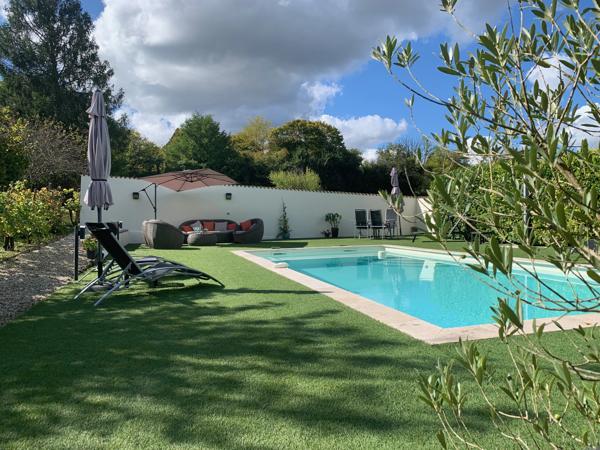 Superbe maison de 3 chambres, Maison d'amis de 2 chambres, piscine et grange