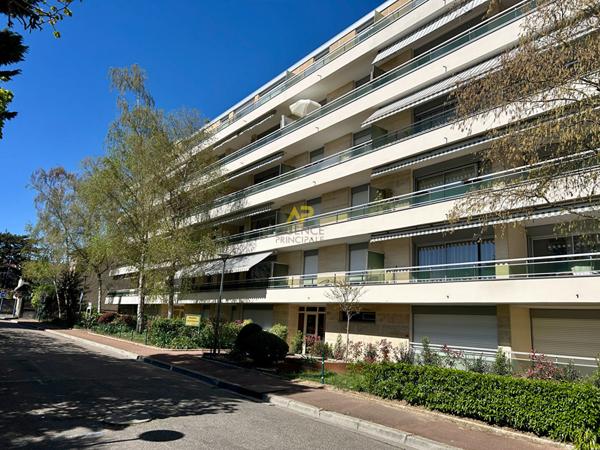 Appartement 5 pièces Les Estérelles Quartier CENTRE VILLE €275 000 ** - Référence 2052