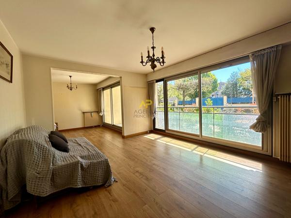 Appartement 5 pièces Les Estérelles Quartier CENTRE VILLE €275 000 ** - Référence 2052