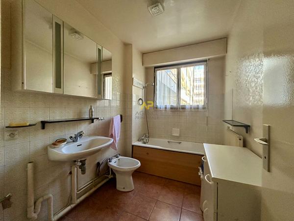 Appartement 5 pièces Les Estérelles Quartier CENTRE VILLE €275 000 ** - Référence 2052