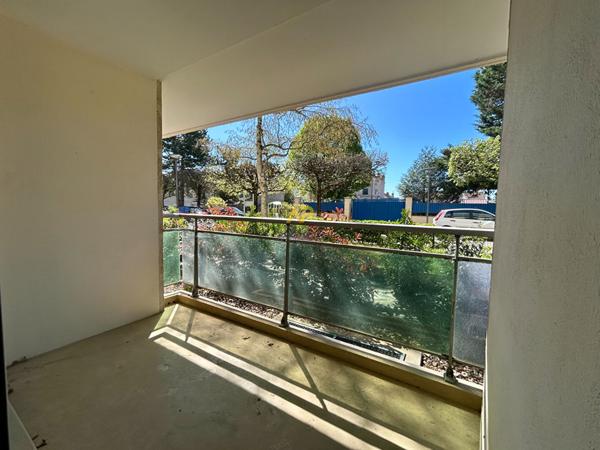 Appartement 5 pièces Les Estérelles Quartier CENTRE VILLE €275 000 ** - Référence 2052