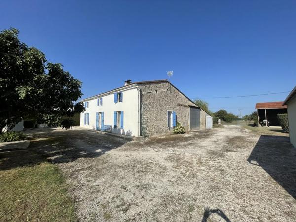 Maison - Royan - Réf.:1157 Propriété avec dépendances - Semussac