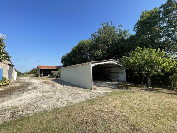 Maison - Royan - Réf.:1157 Propriété avec dépendances - Semussac