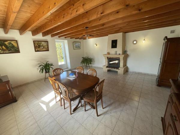 Maison - Royan - Réf.:1157 Propriété avec dépendances - Semussac