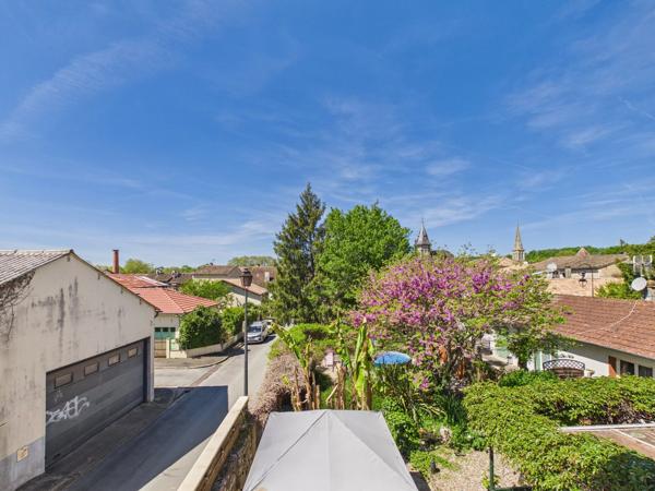 Superbe maison de ville avec jardin au cœur d’Eymet – Bien rare sur le marché