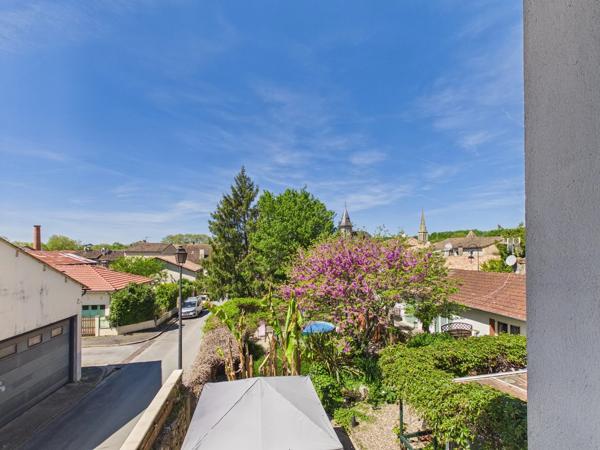 Superbe maison de ville avec jardin au cœur d’Eymet – Bien rare sur le marché