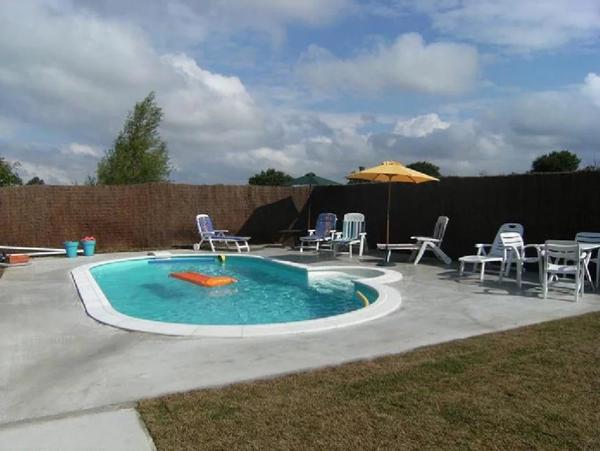Belle maison avec maison d'amis et piscine