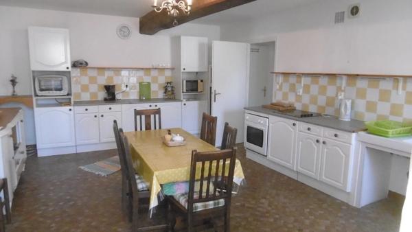 Belle maison avec maison d'amis et piscine