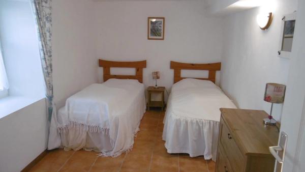 Belle maison avec maison d'amis et piscine