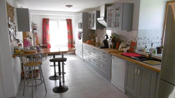 Belle maison avec maison d'amis et piscine