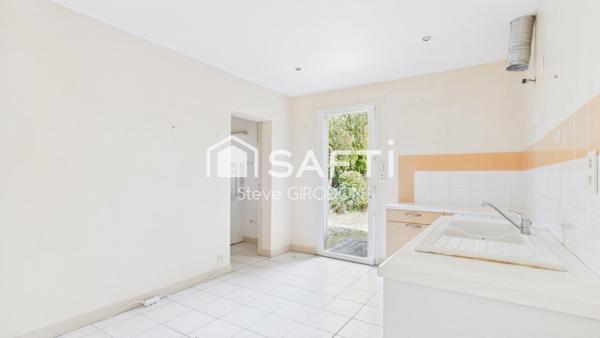 Maison de plain-pied – 130 m² – 2 chambres – Garage, préau et jardin sans vis-à-vis