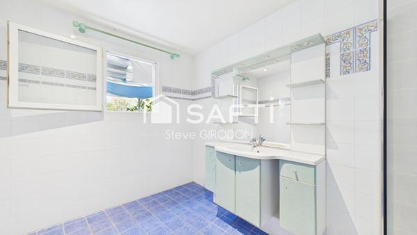 Maison de plain-pied – 130 m² – 2 chambres – Garage, préau et jardin sans vis-à-vis
