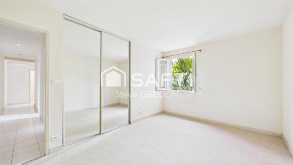 Maison de plain-pied – 130 m² – 2 chambres – Garage, préau et jardin sans vis-à-vis