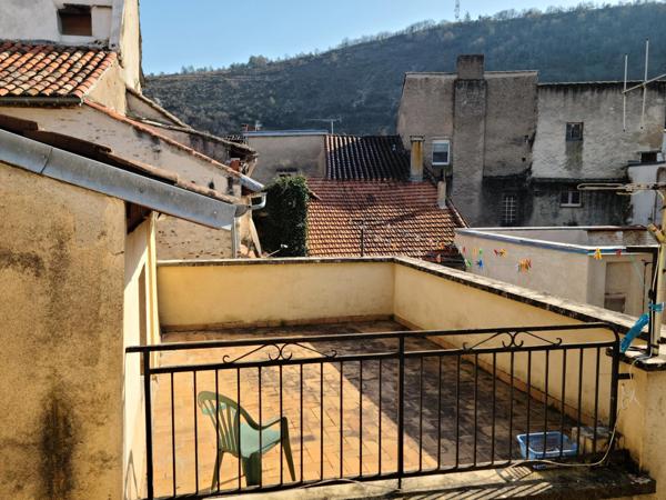 Maison plein centre, cave voûtée, terrasse, patio