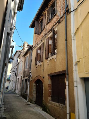 Maison plein centre, cave voûtée, terrasse, patio