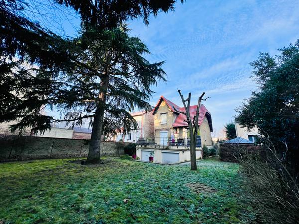 Maison Nanterre €990 000 ** - Référence 15355