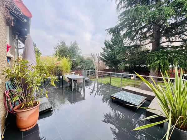 Maison Nanterre €990 000 ** - Référence 15355