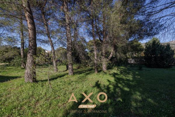 GEMENOS - TERRAIN A BATIR - 1 200M2 - 399 000