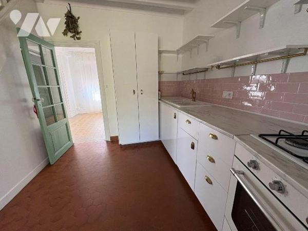 Située au centre de Lamotte-Beuvron (41600), cette maison rare sur le marché vous séduira par s...