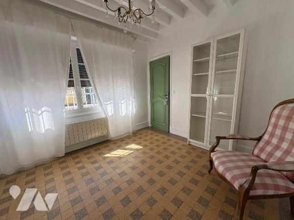 Située au centre de Lamotte-Beuvron (41600), cette maison rare sur le marché vous séduira par s...