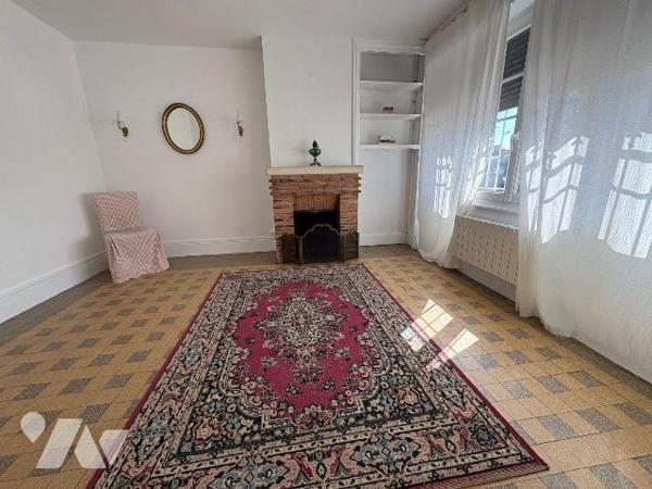 Située au centre de Lamotte-Beuvron (41600), cette maison rare sur le marché vous séduira par s...