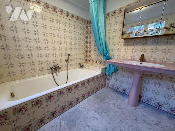 Située au centre de Lamotte-Beuvron (41600), cette maison rare sur le marché vous séduira par s...