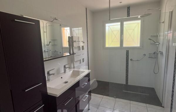 Maison 4 chambres avec piscine et mezzanine   Environnement calme