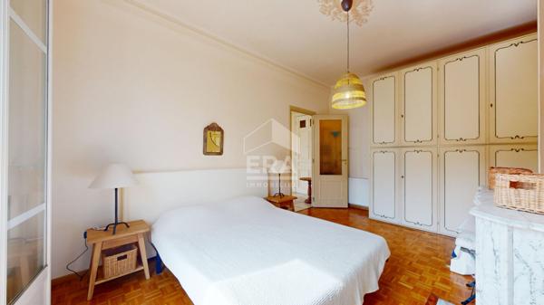 NICE - GAMBETTA : MAGNIFIQUE 3 PIÈCES TRAVERSANT DANS UN BEAU BOURGEOIS
