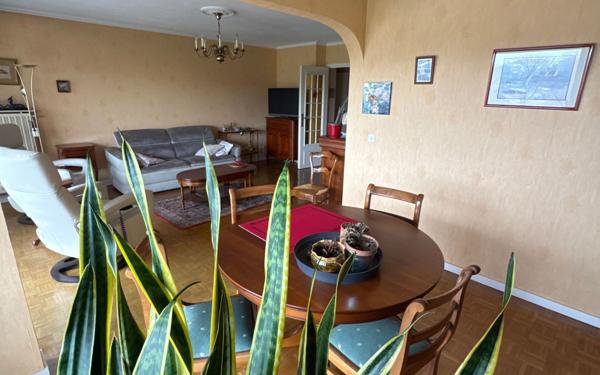 Appartement à vendre    3 pièces • 84,46 m2 Bron