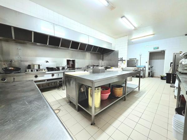 BUFFET 1000 M2 PROCHE AXE FRANCILIENNE