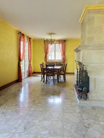 Maison 124 m2 sur s/sol total 100 m2 - Terrain 1037 m2 - 5 chambres