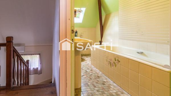 Jolie Maison de ville de 120 m², terrain de 160 m², avec garage et cave.