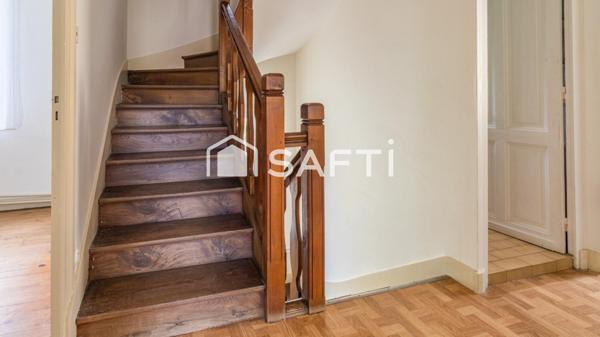 Jolie Maison de ville de 120 m², terrain de 160 m², avec garage et cave.