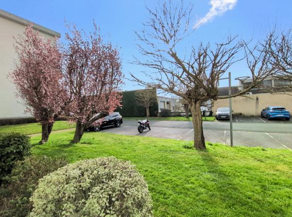 HAVRE DE PAIX POUR CE BEL APPARTEMENT 79m2 VUE SUR PARC