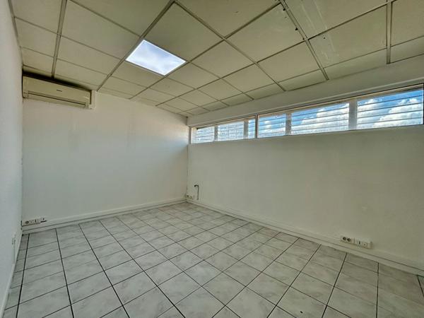 BUREAU DE 13.32 M²
