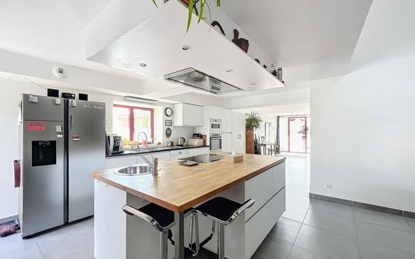 Maison à vendre    6 pièces • 235 m2 Vulbens