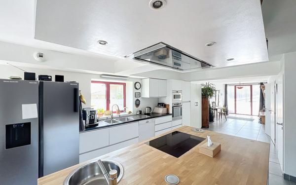 Maison à vendre    6 pièces • 235 m2 Vulbens