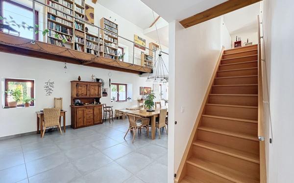 Maison à vendre    6 pièces • 235 m2 Vulbens