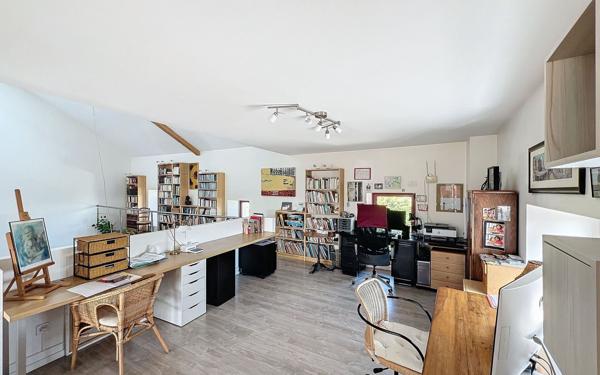 Maison à vendre    6 pièces • 235 m2 Vulbens