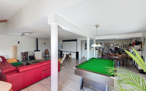 Maison à vendre    6 pièces • 235 m2 Vulbens