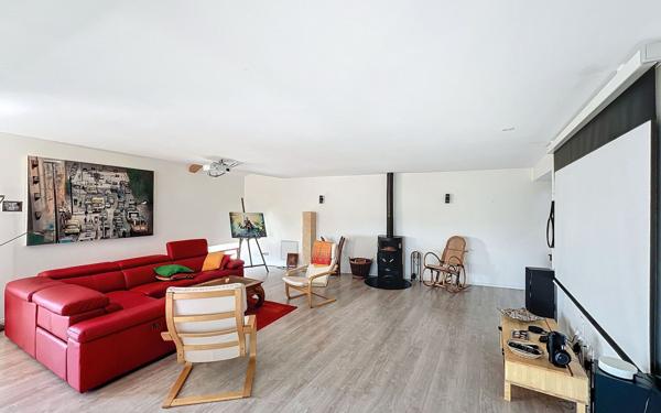 Maison à vendre    6 pièces • 235 m2 Vulbens