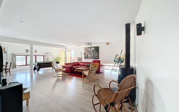 Maison à vendre    6 pièces • 235 m2 Vulbens