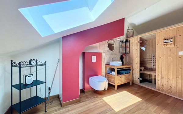 Maison à vendre    6 pièces • 235 m2 Vulbens