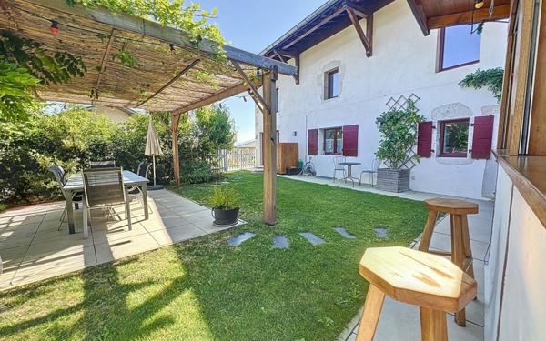 Maison à vendre    6 pièces • 235 m2 Vulbens